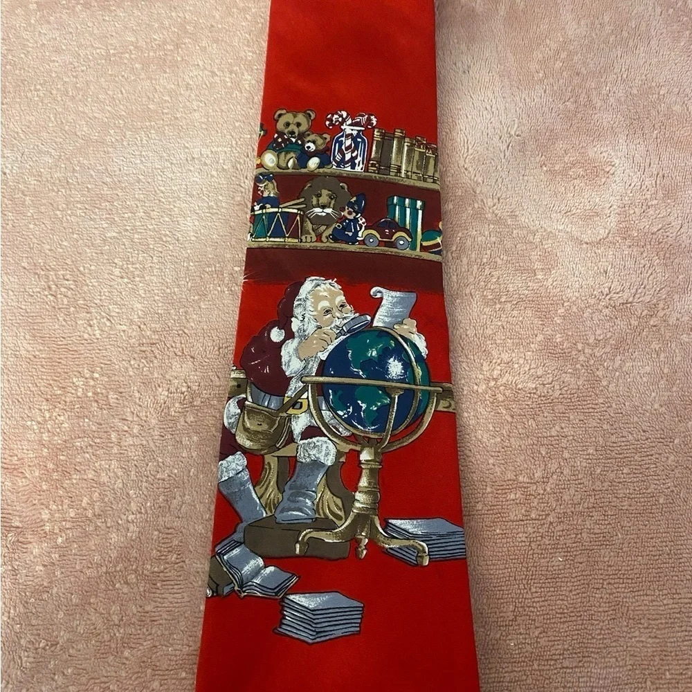 Requirements Festive Santa and Globe Tie